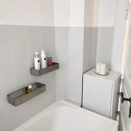Modernes In Elberfeld Mit Boxspringbett Und Wlan شقة